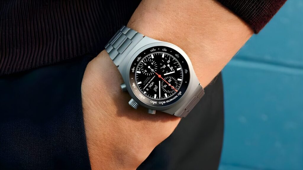 Chronograph 1 All-Titanium on hand